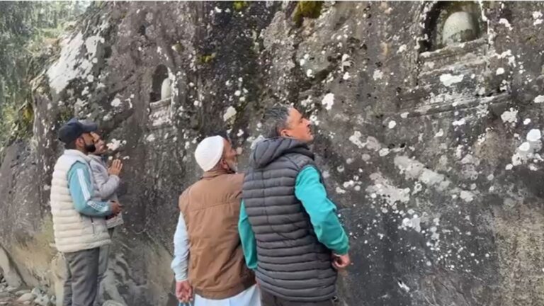 जम्मू कश्मीर के इस इलाके में मिला प्राचीन शिवलिंग, कश्मीरी पंडितों ने पहली बार की पूजा; देखें VIDEO