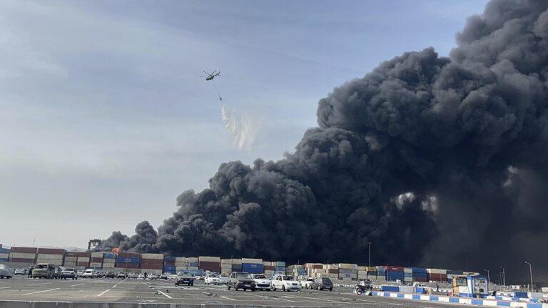 Bandar Abbas Port Explosion: 25 की मौत और 800 घायल, ईरानी बंदरगाह पर मिसाइल ईंधन की खेप में भीषण विस्फोट  