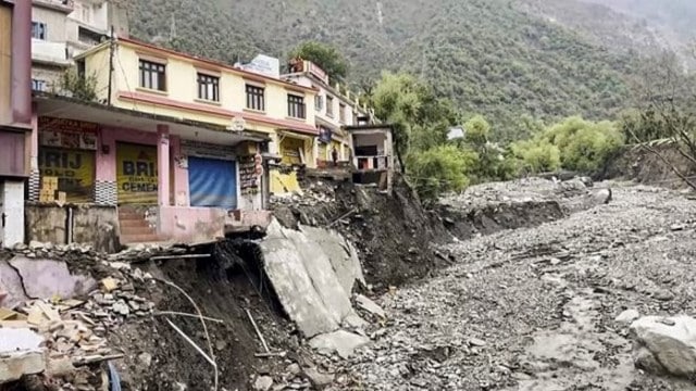 Landslides In Ramban: रामबन में हालात खराब, अब तक 5 की मौत, 100 से अधिक को बचाया, राहत तेज