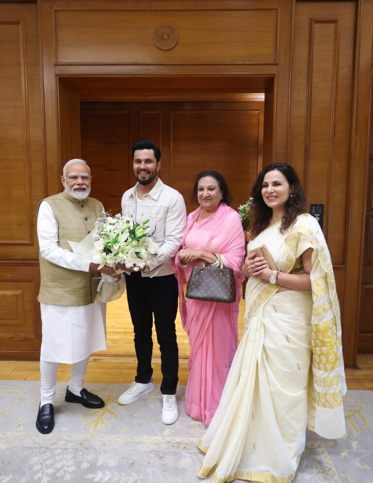 रणदीप हुड्डा ने परिवार के साथ प्रधानमंत्री नरेंद्र मोदी से की मुलाकात