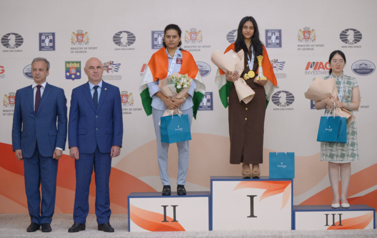 Chess : दिव्या देशमुख ने हम्पी को हराकर जीता फिडे महिला शतरंज विश्व कप का खिताब